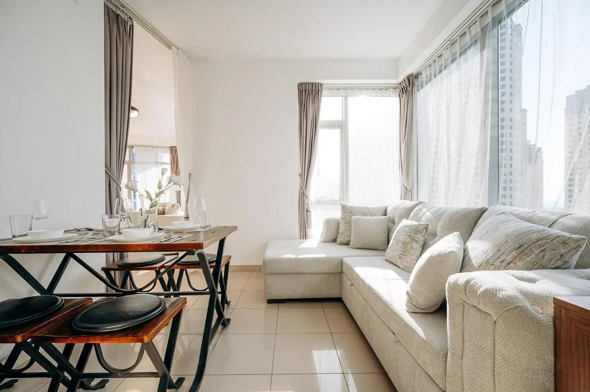 Space 1Br In Marina For 6 People Dubai Apartment