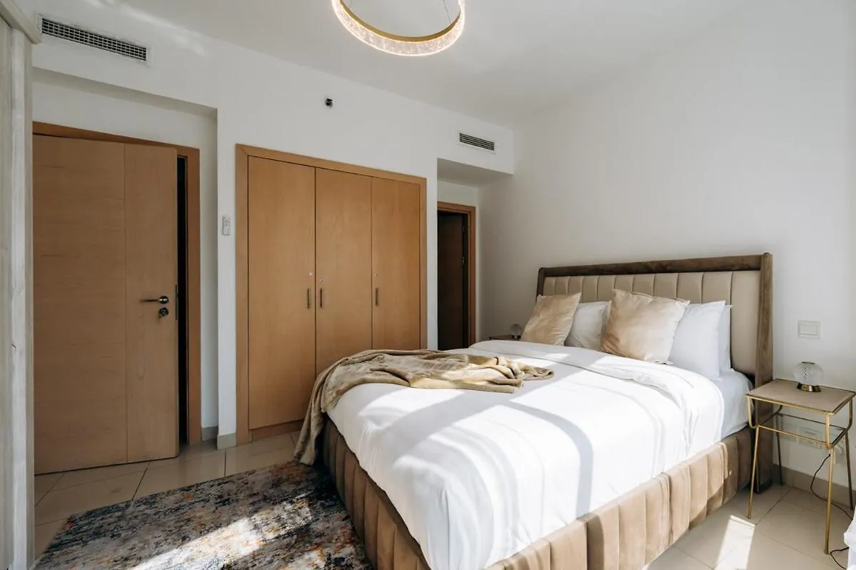 Space 1Br In Marina For 6 People Dubai Apartment