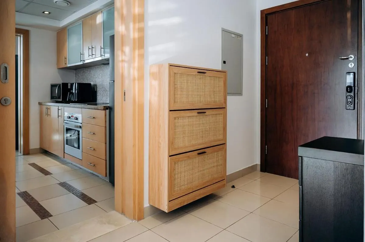 Space 1Br In Marina For 6 People Dubai Apartment