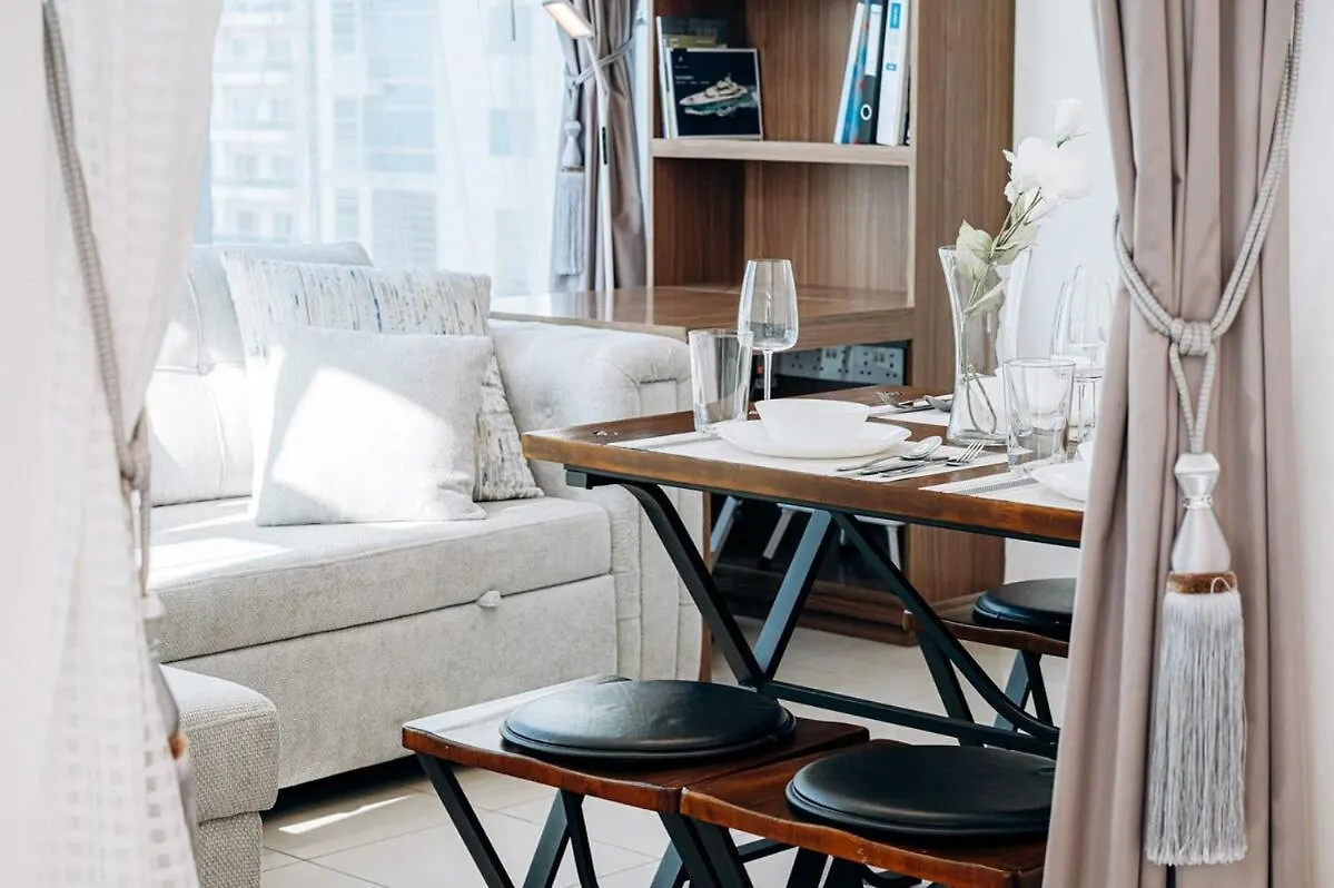 Space 1Br In Marina For 6 People Dubai